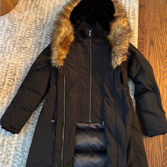 Babaton Black Puffer Coat with Faux Fur Trim Aritzia - Picture 11 of 11